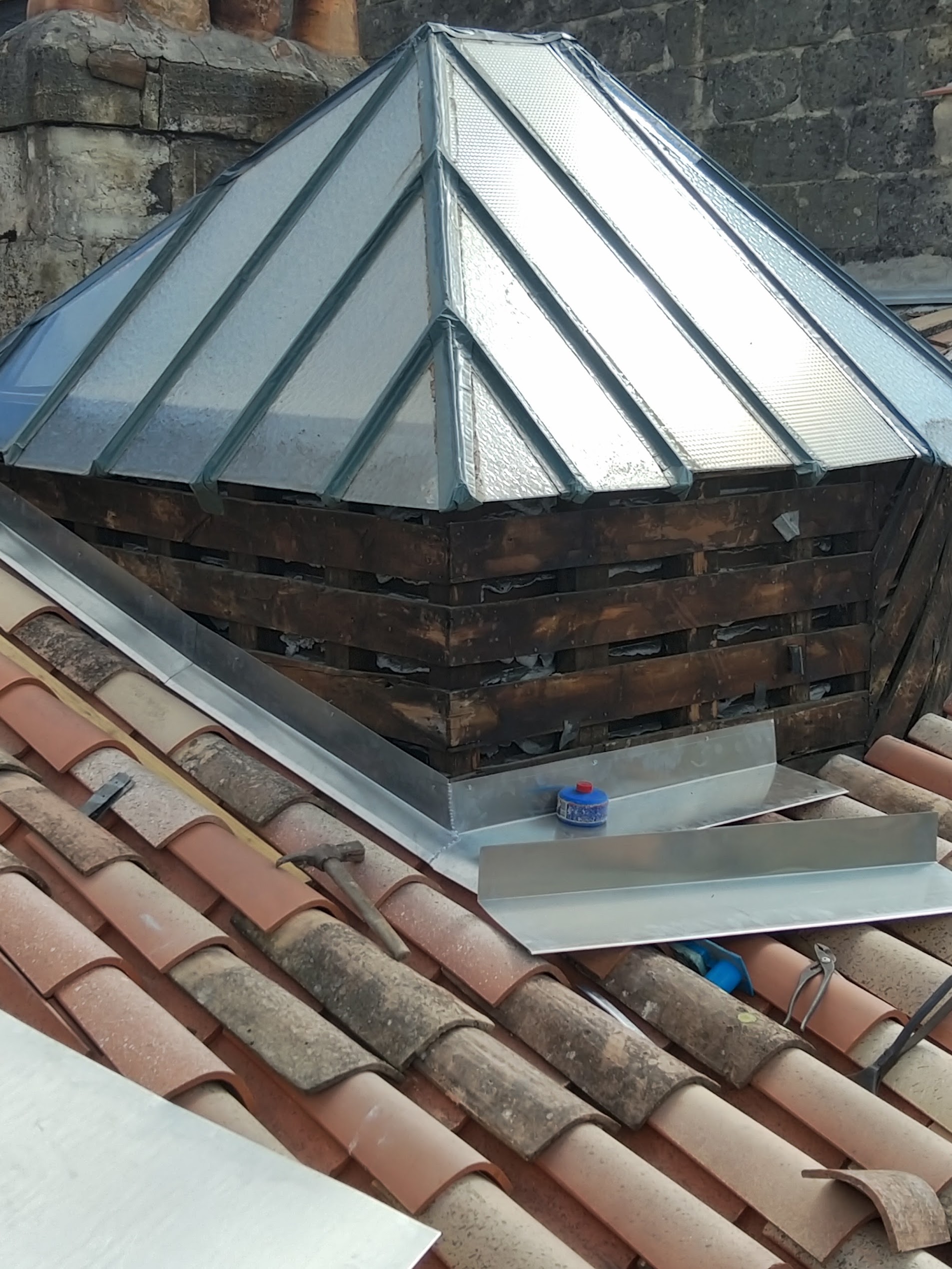 Travaux de zinguerie et remplacement de noue en zinc sur toiture